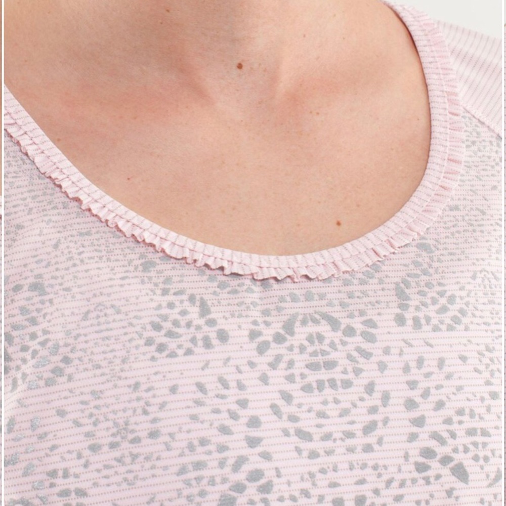 💞LULULEMON-Vintage EUC Run:Wild Short Sl. Tech(12) - Picture 3 of 14